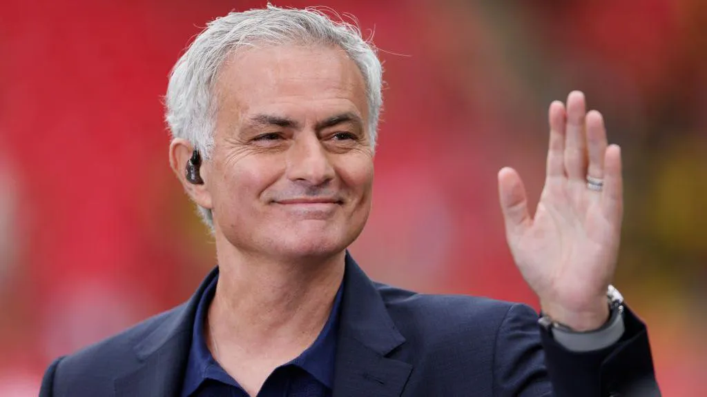 Which person would say not to Benfica? - Mourinho touches down for talks